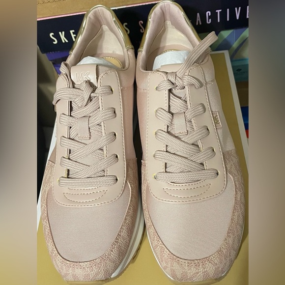 Authentic Michael Kors Women’s Monique Trainer Tech Canvas - 9 1/2 - Picture 1 of 6